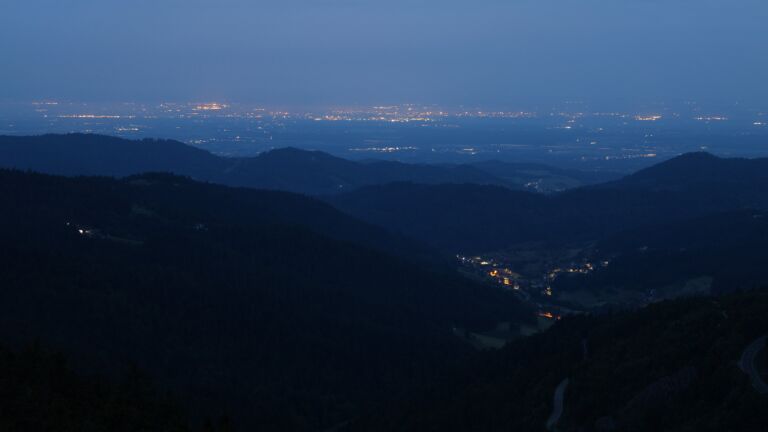 Dieses Bild zeigt eine Webcam-Aufnahme vom Achertal, aufgenommen am Mittwoch, den 21.05.2025 um 04:50 Uhr. Die Temperatur betrug 11.1°C.