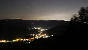 Dieses Bild zeigt eine Webcam-Aufnahme vom Achertal, aufgenommen am Montag, den 05.10.2026 um 21:30 Uhr. Die Temperatur betrug 16.2°C.