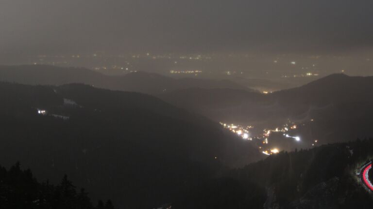 Dieses Bild zeigt eine Webcam-Aufnahme vom Achertal, aufgenommen am Dienstag, den 27.01.2026 um 18:50 Uhr. Die Temperatur betrug 2.9°C.