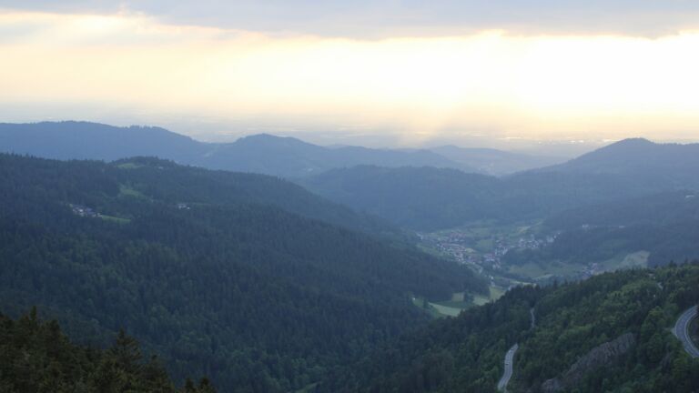 Dieses Bild zeigt eine Webcam-Aufnahme vom Achertal, aufgenommen am Samstag, den 17.05.2025 um 19:50 Uhr. Die Temperatur betrug 9.8°C.