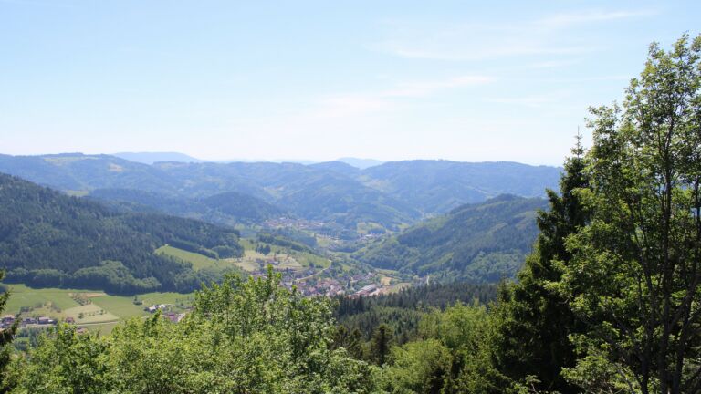 Dieses Bild zeigt eine Webcam-Aufnahme vom Achertal, aufgenommen am Samstag, den 23.05.2026 um 15:10 Uhr. Die Temperatur betrug 30.5°C.