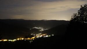 Dieses Bild zeigt eine Webcam-Aufnahme vom Achertal, aufgenommen am Dienstag, den 16.06.2026 um 23:40 Uhr. Die Temperatur betrug 20.3°C.