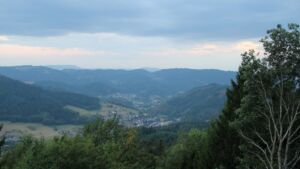 Dieses Bild zeigt eine Webcam-Aufnahme vom Achertal, aufgenommen am Montag, den 17.08.2026 um 20:30 Uhr. Die Temperatur betrug 19.7°C.