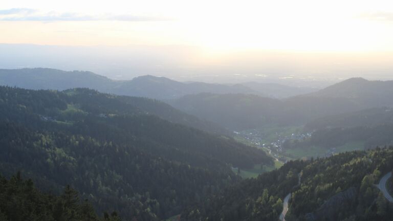 Dieses Bild zeigt eine Webcam-Aufnahme vom Achertal, aufgenommen am Sonntag, den 19.04.2026 um 19:50 Uhr. Die Temperatur betrug 6.4°C.