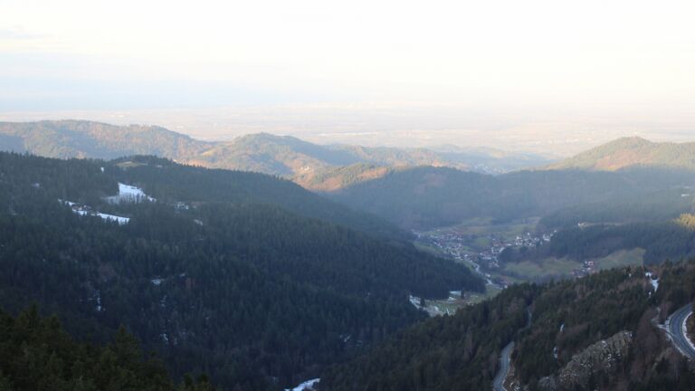 Dieses Bild zeigt eine Webcam-Aufnahme vom Achertal, aufgenommen am Freitag, den 16.01.2026 um 09:00 Uhr. Die Temperatur betrug 5.4°C.