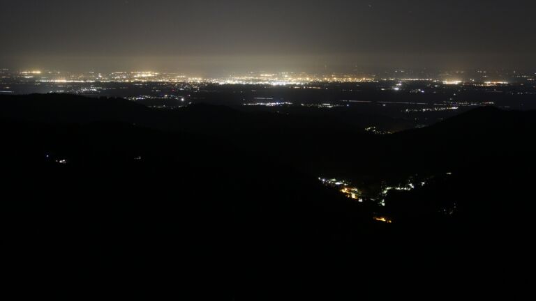 Dieses Bild zeigt eine Webcam-Aufnahme vom Achertal, aufgenommen am Samstag, den 31.05.2025 um 01:00 Uhr. Die Temperatur betrug 19°C.