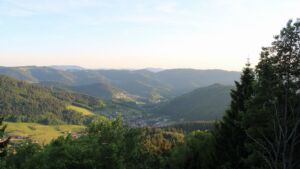 Dieses Bild zeigt eine Webcam-Aufnahme vom Achertal, aufgenommen am Freitag, den 22.05.2026 um 20:20 Uhr. Die Temperatur betrug 22.2°C.