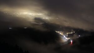 Dieses Bild zeigt eine Webcam-Aufnahme vom Achertal, aufgenommen am Montag, den 17.11.2025 um 18:00 Uhr. Die Temperatur betrug -2.2°C.