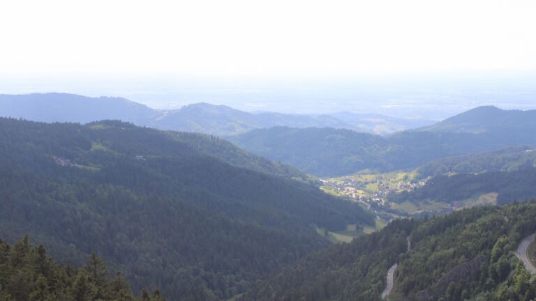 Dieses Bild zeigt eine Webcam-Aufnahme vom Achertal, aufgenommen am Freitag, den 23.05.2025 um 17:20 Uhr. Die Temperatur betrug 8.1°C.