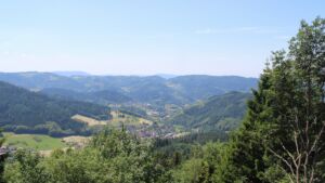 Dieses Bild zeigt eine Webcam-Aufnahme vom Achertal, aufgenommen am Freitag, den 19.06.2026 um 13:10 Uhr. Die Temperatur betrug 30.1°C.