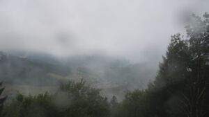 Dieses Bild zeigt eine Webcam-Aufnahme vom Achertal, aufgenommen am Montag, den 27.07.2026 um 08:00 Uhr. Die Temperatur betrug 13.1°C.