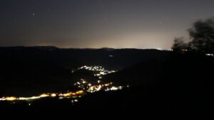 Dieses Bild zeigt eine Webcam-Aufnahme vom Achertal, aufgenommen am Mittwoch, den 12.08.2026 um 04:30 Uhr. Die Temperatur betrug 19.5°C.