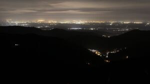 Dieses Bild zeigt eine Webcam-Aufnahme vom Achertal, aufgenommen am Samstag, den 20.12.2025 um 05:00 Uhr. Die Temperatur betrug 6.2°C.