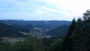 Dieses Bild zeigt eine Webcam-Aufnahme vom Achertal, aufgenommen am Montag, den 24.08.2026 um 20:50 Uhr. Die Temperatur betrug 18.2°C.