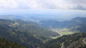 Dieses Bild zeigt eine Webcam-Aufnahme vom Achertal, aufgenommen am Sonntag, den 19.04.2026 um 13:30 Uhr. Die Temperatur betrug 8.6°C.