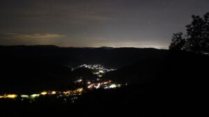 Dieses Bild zeigt eine Webcam-Aufnahme vom Achertal, aufgenommen am Freitag, den 16.10.2026 um 01:30 Uhr. Die Temperatur betrug 14.5°C.