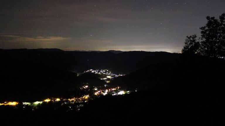 Dieses Bild zeigt eine Webcam-Aufnahme vom Achertal, aufgenommen am Freitag, den 16.10.2026 um 01:30 Uhr. Die Temperatur betrug 14.5°C.