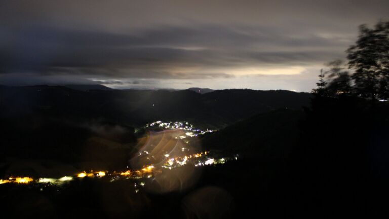 Dieses Bild zeigt eine Webcam-Aufnahme vom Achertal, aufgenommen am Mittwoch, den 03.06.2026 um 03:30 Uhr. Die Temperatur betrug 9.8°C.
