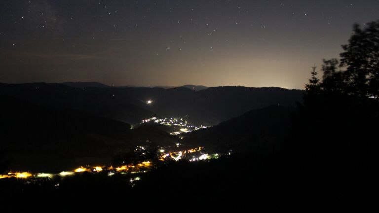 Dieses Bild zeigt eine Webcam-Aufnahme vom Achertal, aufgenommen am Dienstag, den 23.06.2026 um 02:40 Uhr. Die Temperatur betrug 24.6°C.