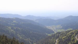 Dieses Bild zeigt eine Webcam-Aufnahme vom Achertal, aufgenommen am Montag, den 27.04.2026 um 17:50 Uhr. Die Temperatur betrug 15.4°C.