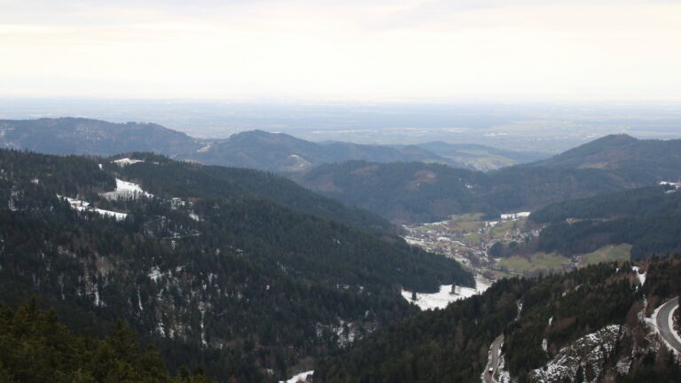 Dieses Bild zeigt eine Webcam-Aufnahme vom Achertal, aufgenommen am Mittwoch, den 14.01.2026 um 12:00 Uhr. Die Temperatur betrug 5.2°C.