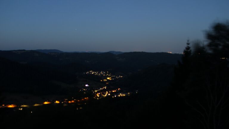 Dieses Bild zeigt eine Webcam-Aufnahme vom Achertal, aufgenommen am Donnerstag, den 13.08.2026 um 05:20 Uhr. Die Temperatur betrug 22.3°C.