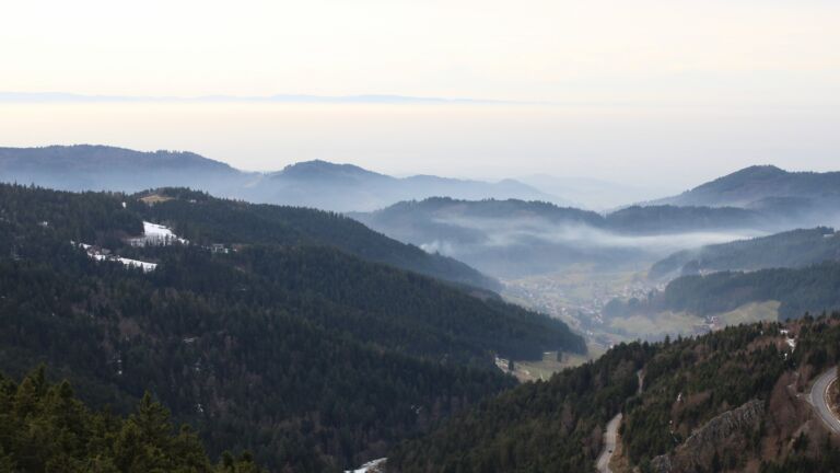 Dieses Bild zeigt eine Webcam-Aufnahme vom Achertal, aufgenommen am Samstag, den 17.01.2026 um 15:20 Uhr. Die Temperatur betrug 6.7°C.