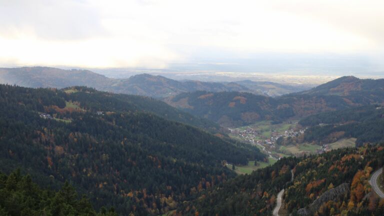 Dieses Bild zeigt eine Webcam-Aufnahme vom Achertal, aufgenommen am Freitag, den 24.10.2025 um 16:50 Uhr. Die Temperatur betrug 3°C.