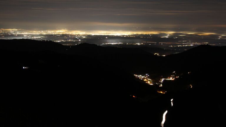 Dieses Bild zeigt eine Webcam-Aufnahme vom Achertal, aufgenommen am Dienstag, den 02.12.2025 um 05:50 Uhr. Die Temperatur betrug 1.6°C.