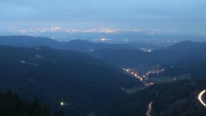 Dieses Bild zeigt eine Webcam-Aufnahme vom Achertal, aufgenommen am Mittwoch, den 10.12.2025 um 17:00 Uhr. Die Temperatur betrug 6.1°C.