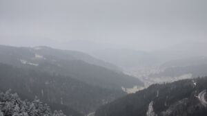 Dieses Bild zeigt eine Webcam-Aufnahme vom Achertal, aufgenommen am Mittwoch, den 24.12.2025 um 13:00 Uhr. Die Temperatur betrug -5.4°C.