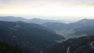 Dieses Bild zeigt eine Webcam-Aufnahme vom Achertal, aufgenommen am Mittwoch, den 15.04.2026 um 18:40 Uhr. Die Temperatur betrug 9.2°C.