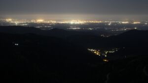 Dieses Bild zeigt eine Webcam-Aufnahme vom Achertal, aufgenommen am Freitag, den 24.04.2026 um 00:30 Uhr. Die Temperatur betrug 9.6°C.