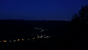 Dieses Bild zeigt eine Webcam-Aufnahme vom Achertal, aufgenommen am Dienstag, den 07.07.2026 um 04:10 Uhr. Die Temperatur betrug 20.3°C.