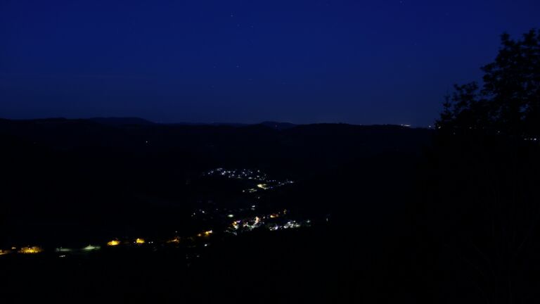 Dieses Bild zeigt eine Webcam-Aufnahme vom Achertal, aufgenommen am Dienstag, den 07.07.2026 um 04:10 Uhr. Die Temperatur betrug 20.3°C.