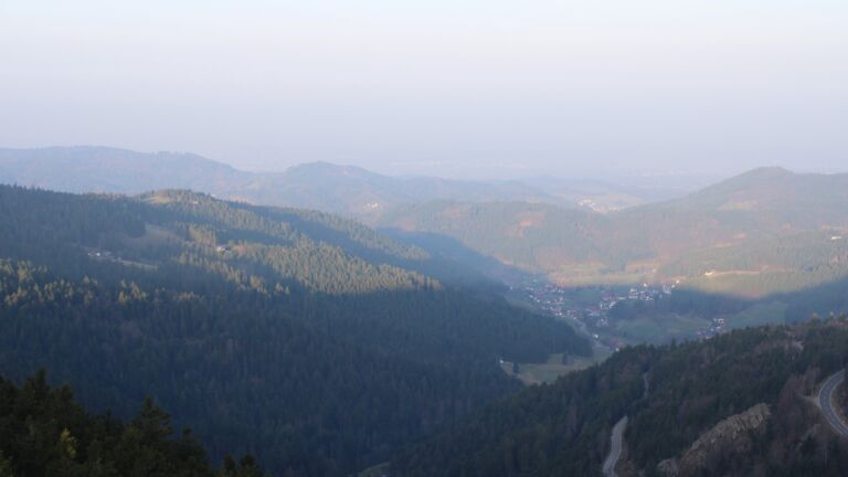 Dieses Bild zeigt eine Webcam-Aufnahme vom Achertal, aufgenommen am Sonntag, den 08.03.2026 um 07:50 Uhr. Die Temperatur betrug 10.7°C.