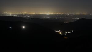 Dieses Bild zeigt eine Webcam-Aufnahme vom Achertal, aufgenommen am Dienstag, den 10.03.2026 um 03:30 Uhr. Die Temperatur betrug 9.7°C.