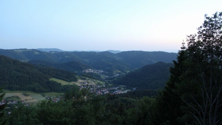 Dieses Bild zeigt eine Webcam-Aufnahme vom Achertal, aufgenommen am Donnerstag, den 28.05.2026 um 21:40 Uhr. Die Temperatur betrug 19.1°C.