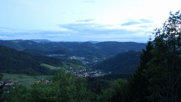 Dieses Bild zeigt eine Webcam-Aufnahme vom Achertal, aufgenommen am Donnerstag, den 14.05.2026 um 21:30 Uhr. Die Temperatur betrug 4.6°C.