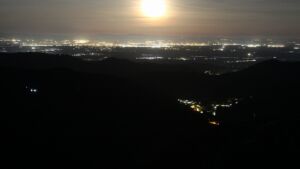 Dieses Bild zeigt eine Webcam-Aufnahme vom Achertal, aufgenommen am Montag, den 27.04.2026 um 04:10 Uhr. Die Temperatur betrug 9.7°C.