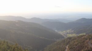 Dieses Bild zeigt eine Webcam-Aufnahme vom Achertal, aufgenommen am Sonntag, den 01.03.2026 um 17:10 Uhr. Die Temperatur betrug 8.4°C.