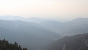 Dieses Bild zeigt eine Webcam-Aufnahme vom Achertal, aufgenommen am Sonntag, den 22.03.2026 um 17:10 Uhr. Die Temperatur betrug 6.8°C.