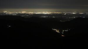 Dieses Bild zeigt eine Webcam-Aufnahme vom Achertal, aufgenommen am Sonntag, den 19.10.2025 um 02:30 Uhr. Die Temperatur betrug 3.1°C.