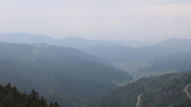 Dieses Bild zeigt eine Webcam-Aufnahme vom Achertal, aufgenommen am Donnerstag, den 07.05.2026 um 17:00 Uhr. Die Temperatur betrug 8.2°C.