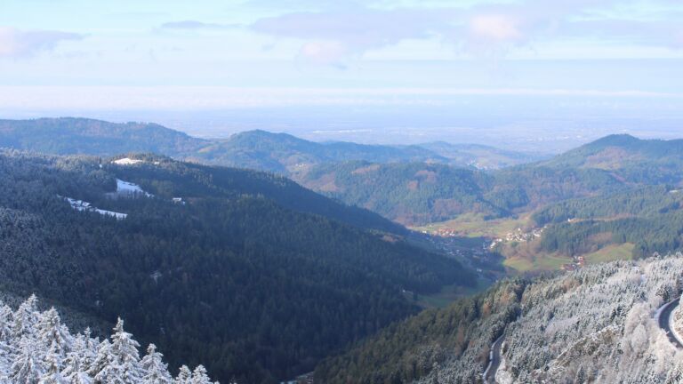 Dieses Bild zeigt eine Webcam-Aufnahme vom Achertal, aufgenommen am Donnerstag, den 27.11.2025 um 10:40 Uhr. Die Temperatur betrug -2.2°C.