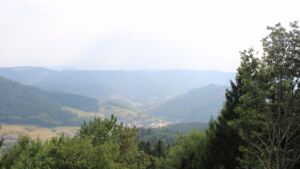 Dieses Bild zeigt eine Webcam-Aufnahme vom Achertal, aufgenommen am Sonntag, den 16.08.2026 um 17:10 Uhr. Die Temperatur betrug 29.1°C.