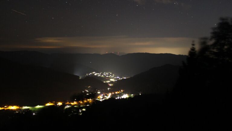 Dieses Bild zeigt eine Webcam-Aufnahme vom Achertal, aufgenommen am Dienstag, den 20.10.2026 um 04:30 Uhr. Die Temperatur betrug 7°C.