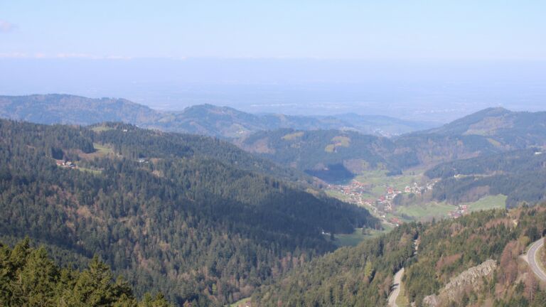 Dieses Bild zeigt eine Webcam-Aufnahme vom Achertal, aufgenommen am Mittwoch, den 15.04.2026 um 10:40 Uhr. Die Temperatur betrug 8.9°C.