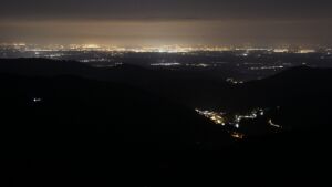 Dieses Bild zeigt eine Webcam-Aufnahme vom Achertal, aufgenommen am Mittwoch, den 15.04.2026 um 23:00 Uhr. Die Temperatur betrug 7.1°C.