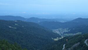Dieses Bild zeigt eine Webcam-Aufnahme vom Achertal, aufgenommen am Mittwoch, den 16.07.2025 um 05:20 Uhr. Die Temperatur betrug 13°C.